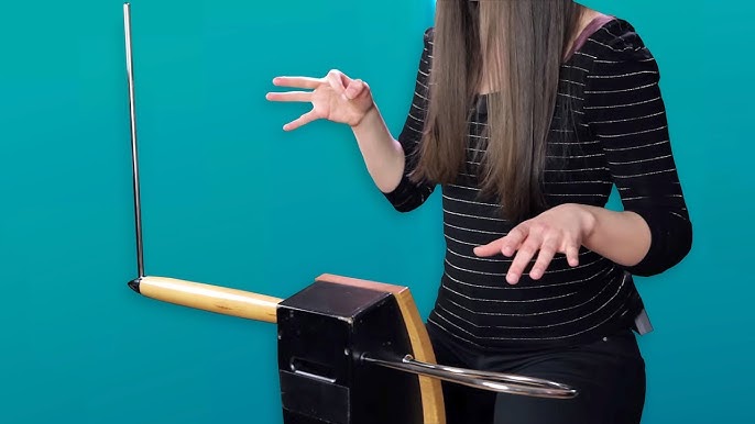 Theremin instrument insolite